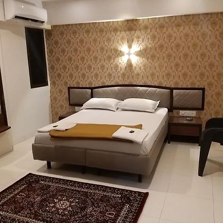 Hotel Ashoka Mire Ngoại thất bức ảnh