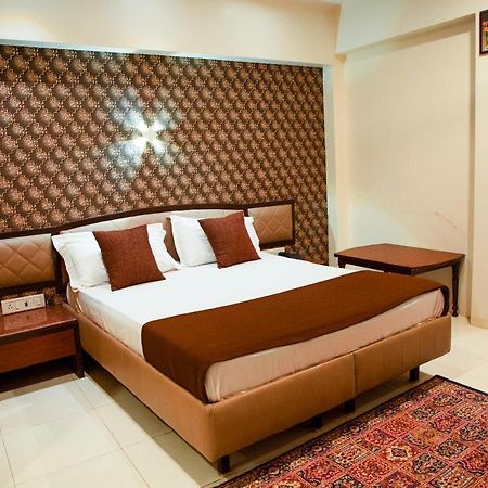 Hotel Ashoka Mire Ngoại thất bức ảnh
