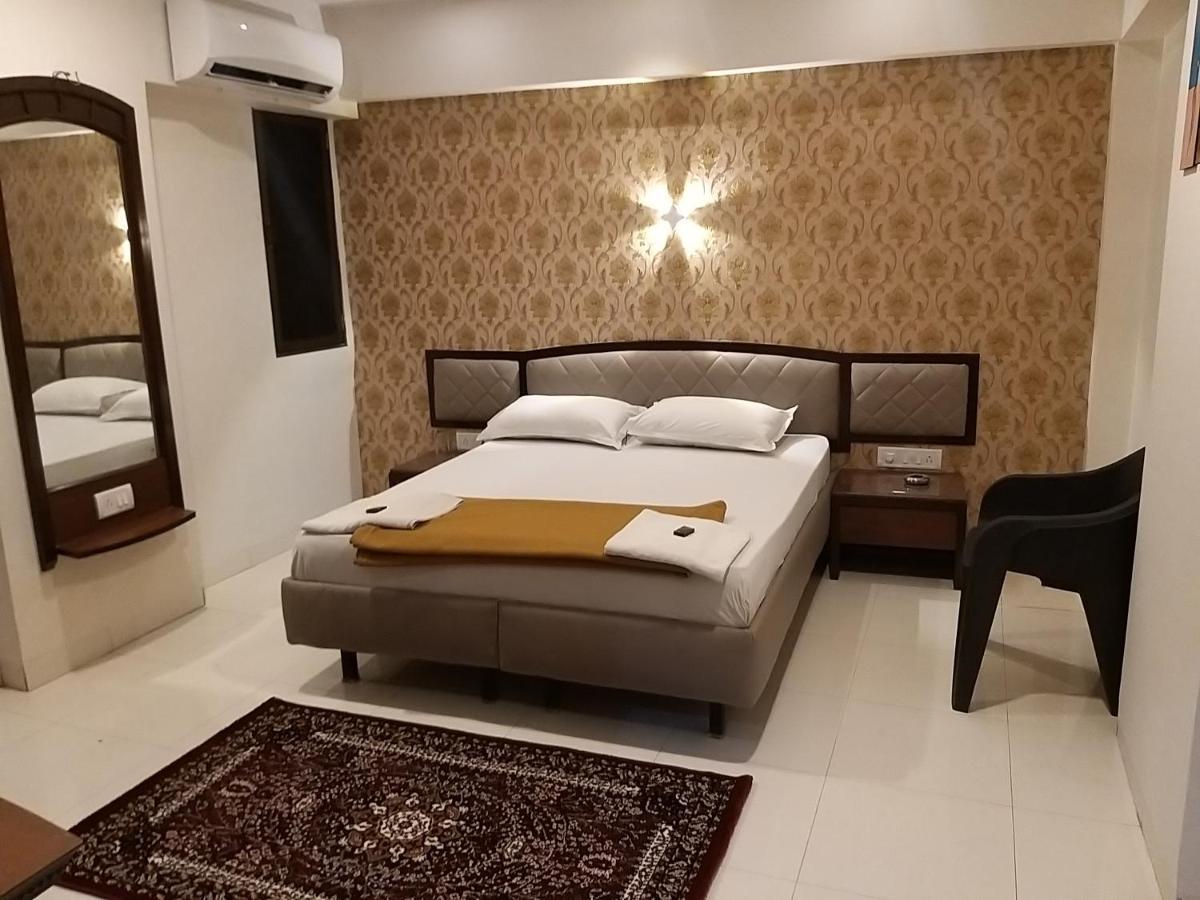Hotel Ashoka Mire Ngoại thất bức ảnh