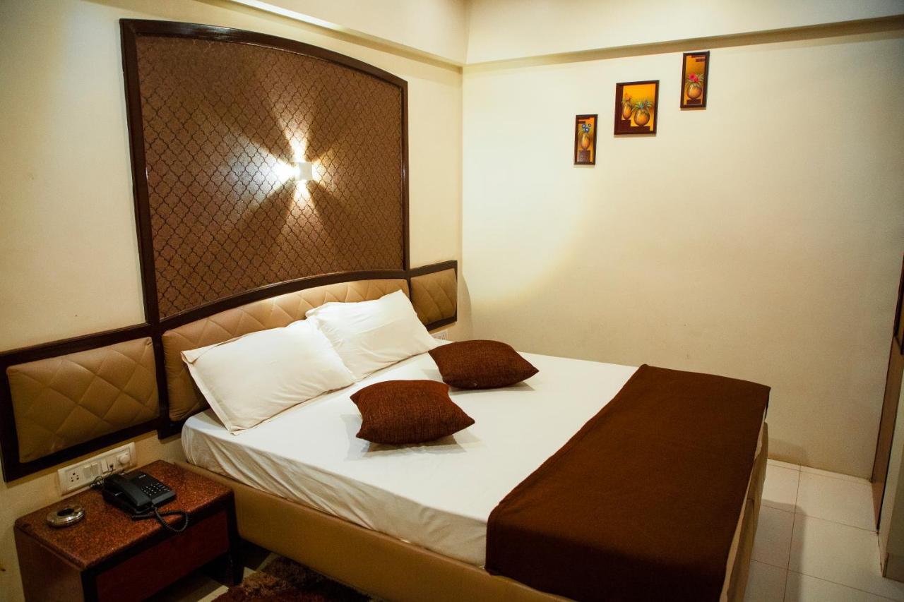 Hotel Ashoka Mire Ngoại thất bức ảnh