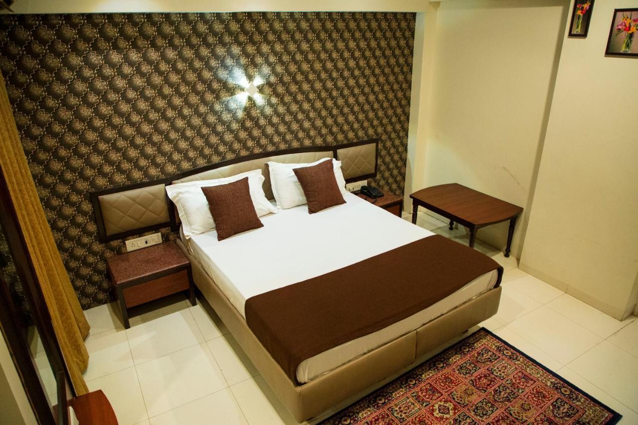 Hotel Ashoka Mire Ngoại thất bức ảnh