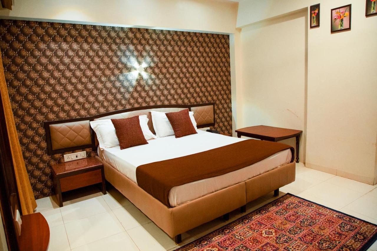 Hotel Ashoka Mire Ngoại thất bức ảnh